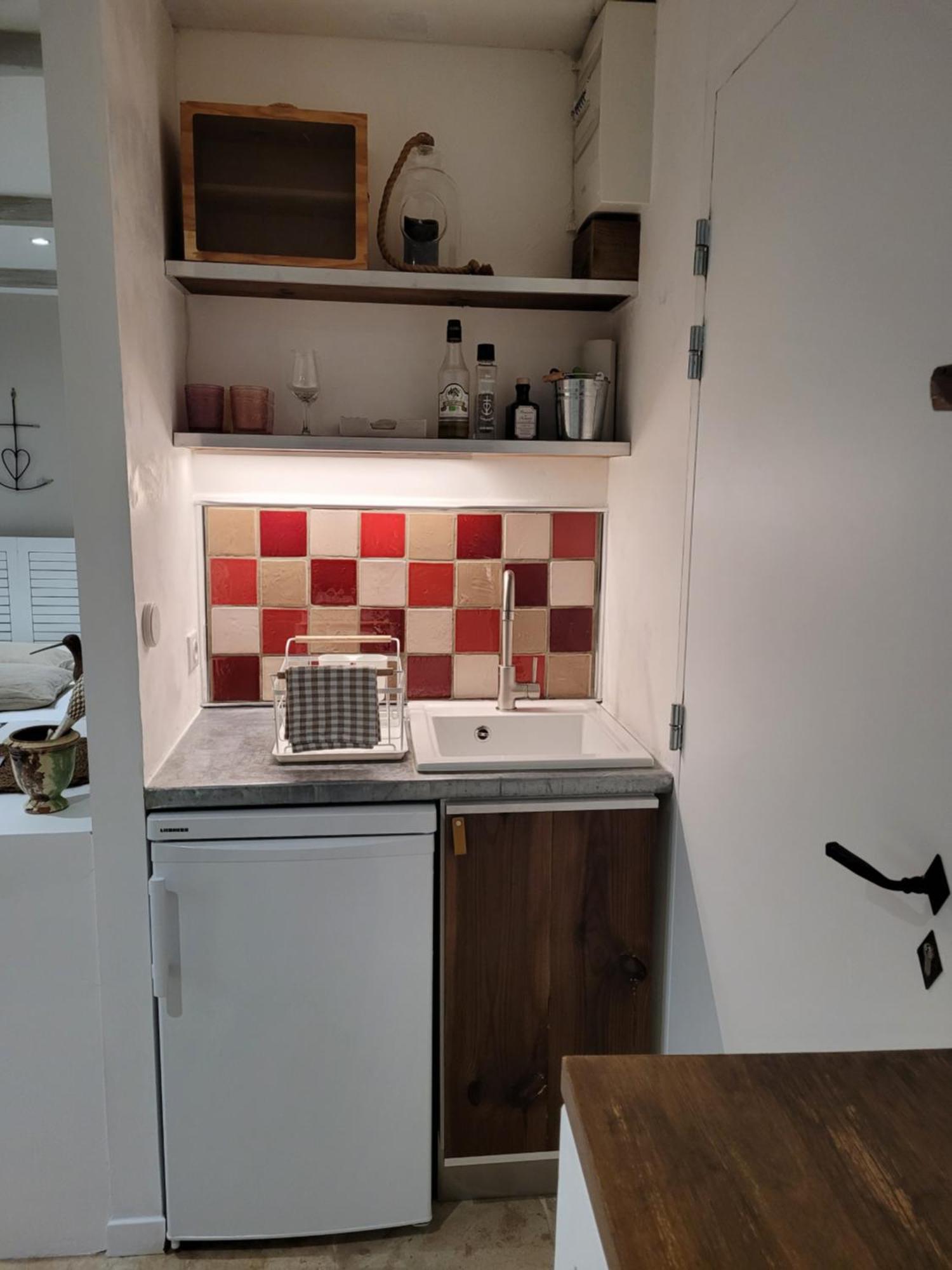 La Maison Blanche Intra-Muros Free Parking Aigues-Mortes Rum bild